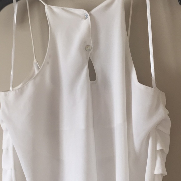 White blouse EUC - Picture 4 of 4